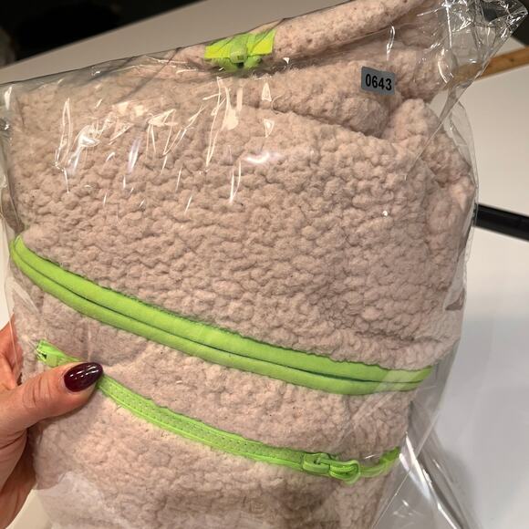 Victoria Secret PINK Cream and Neon Green Trim Sherpa Full Zip Jacket Size Small - Picture 9 of 9